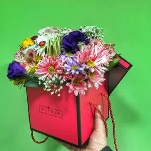 Beautiful and meaningful - Box with flowers