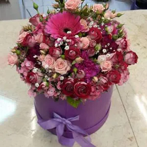 Красочное чувство любви - Коробка с цветами