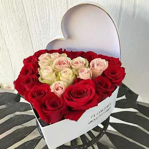 Moment full of love - Box with flowers