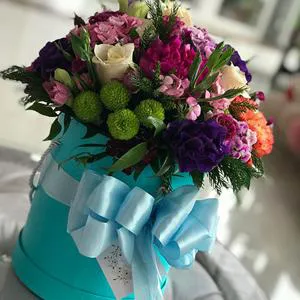 Радостный - Коробка с цветами