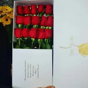 Радость и яркие цветы - Коробка с цветами