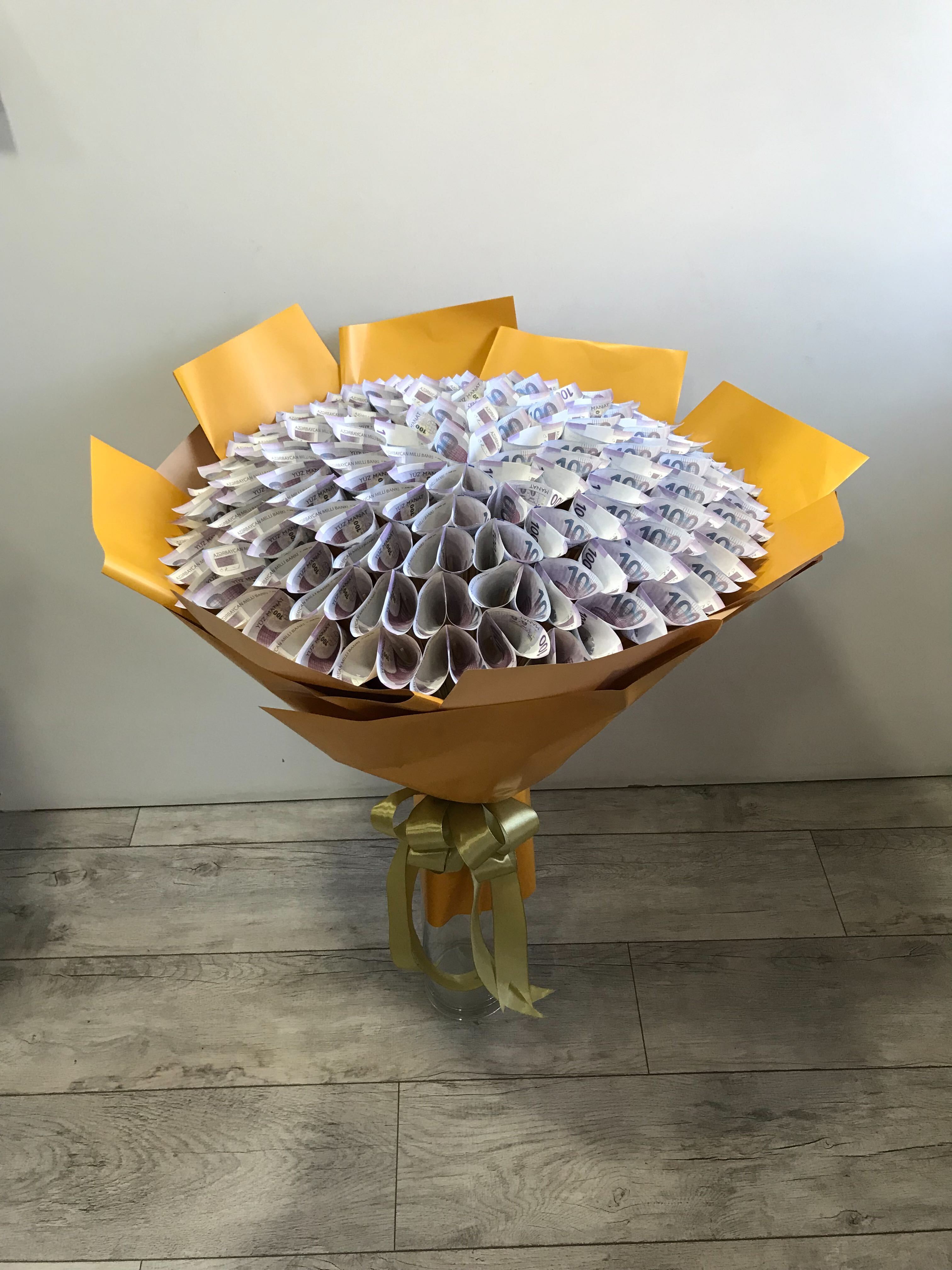 100 manat bouquet